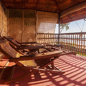 Resort Colonels Beach